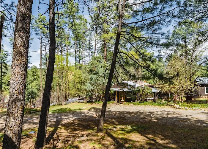 Miles Hacienda: Beautifully Remodeled, Centrally Located Ruidoso Cottage